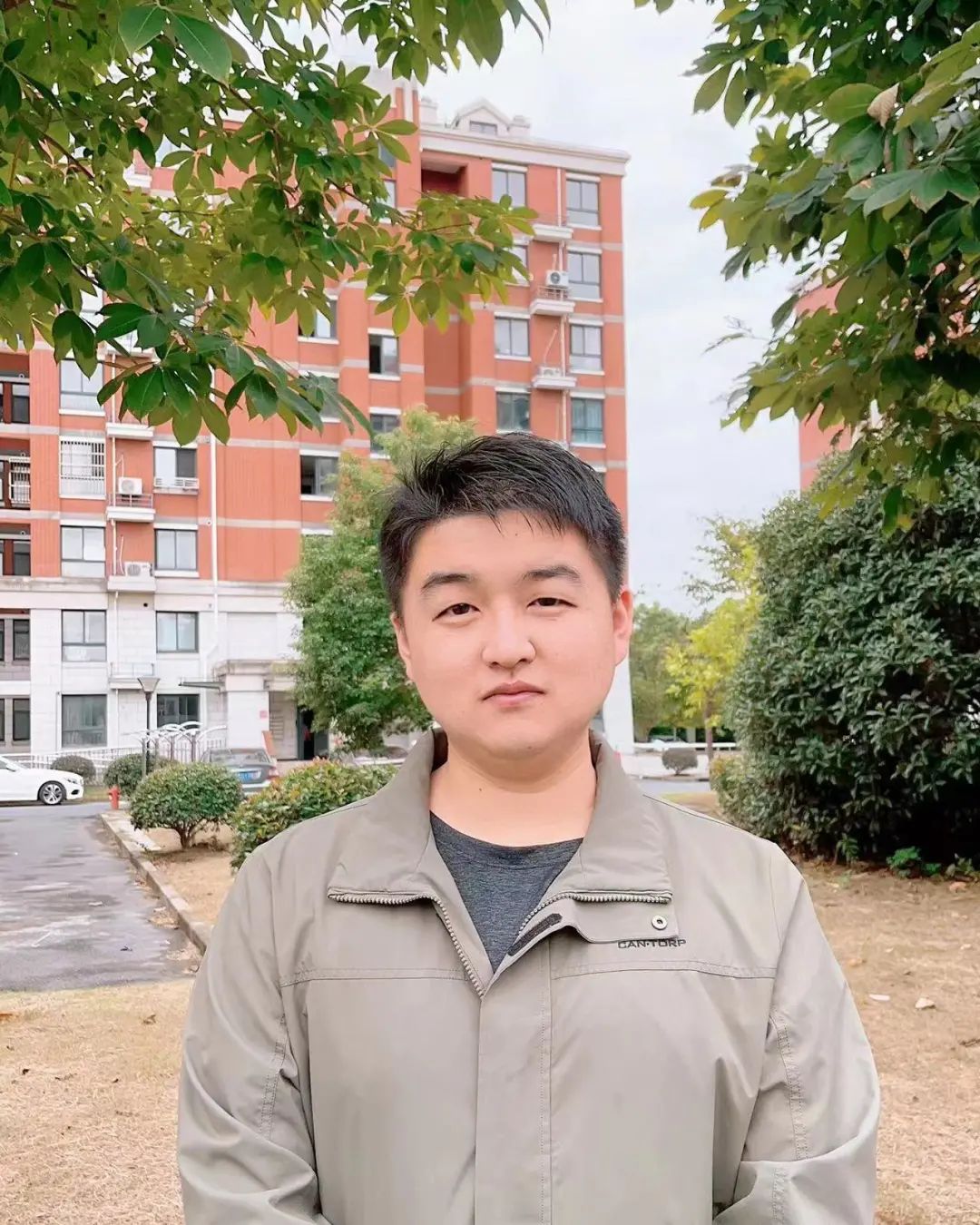 金秋送爽喜迎八方学子丹桂飘香,金秋时分迎双节丹桂飘香结良缘