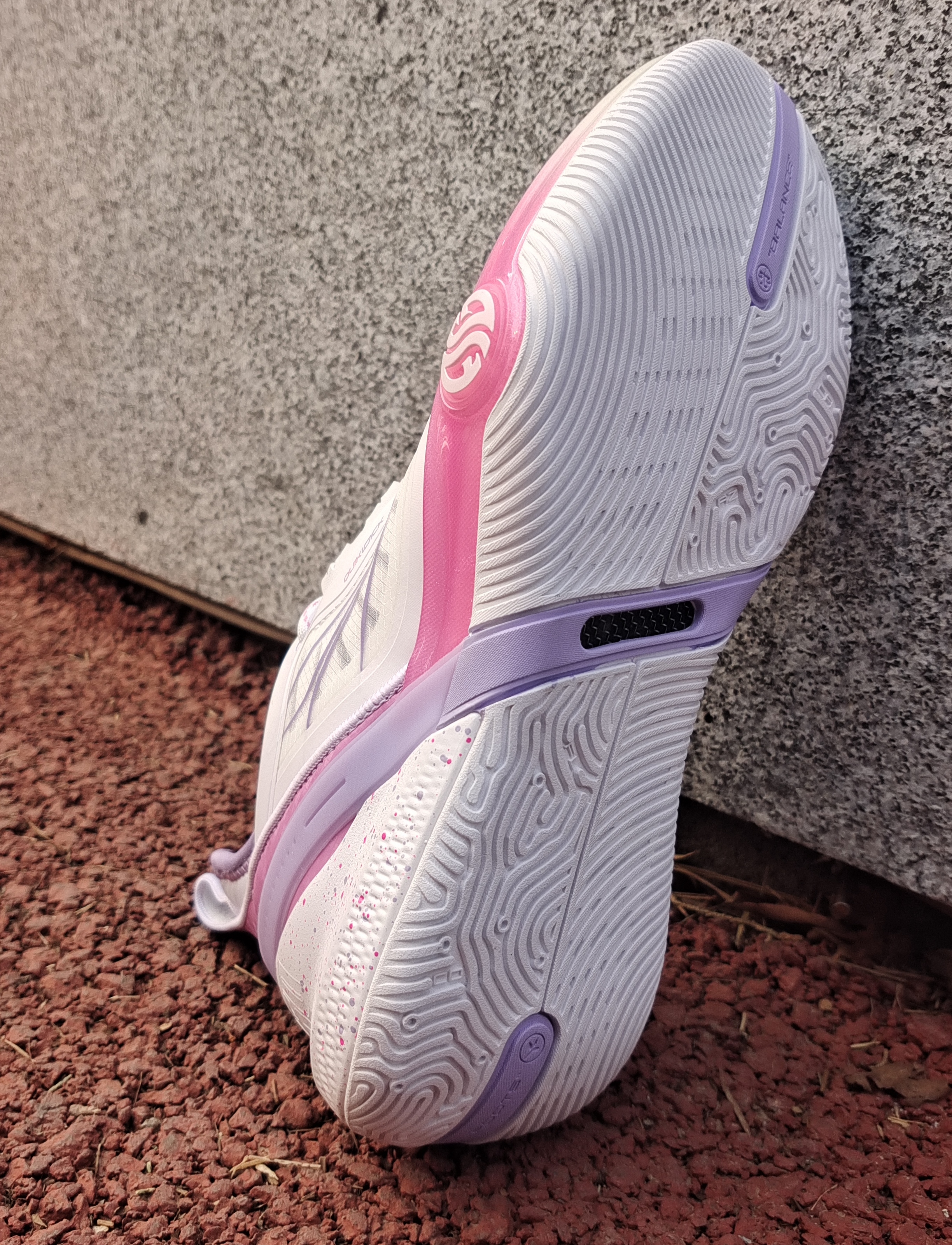 后卫也能穿的中帮鞋,后卫可以穿ag球鞋吗