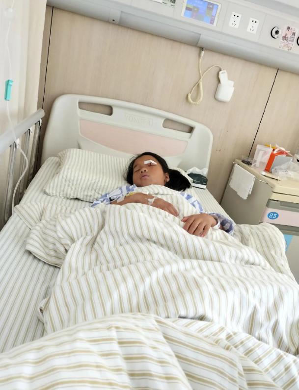 8岁女童被弹弓射伤失明23日,8岁女童被弹弓射伤失明母亲