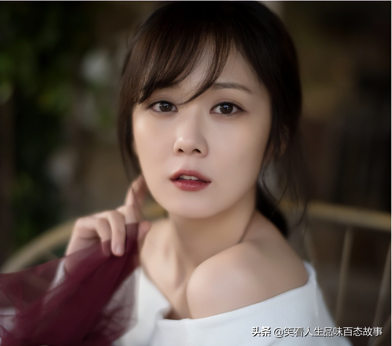 童年女神张娜拉晒猫照依旧童颜,38岁张娜拉罕见晒素颜照