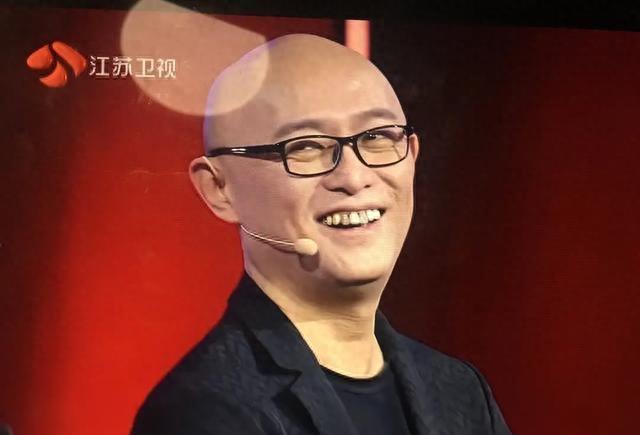 明星烤瓷牙发黑,明星烤瓷牙牙齿磨小后照片