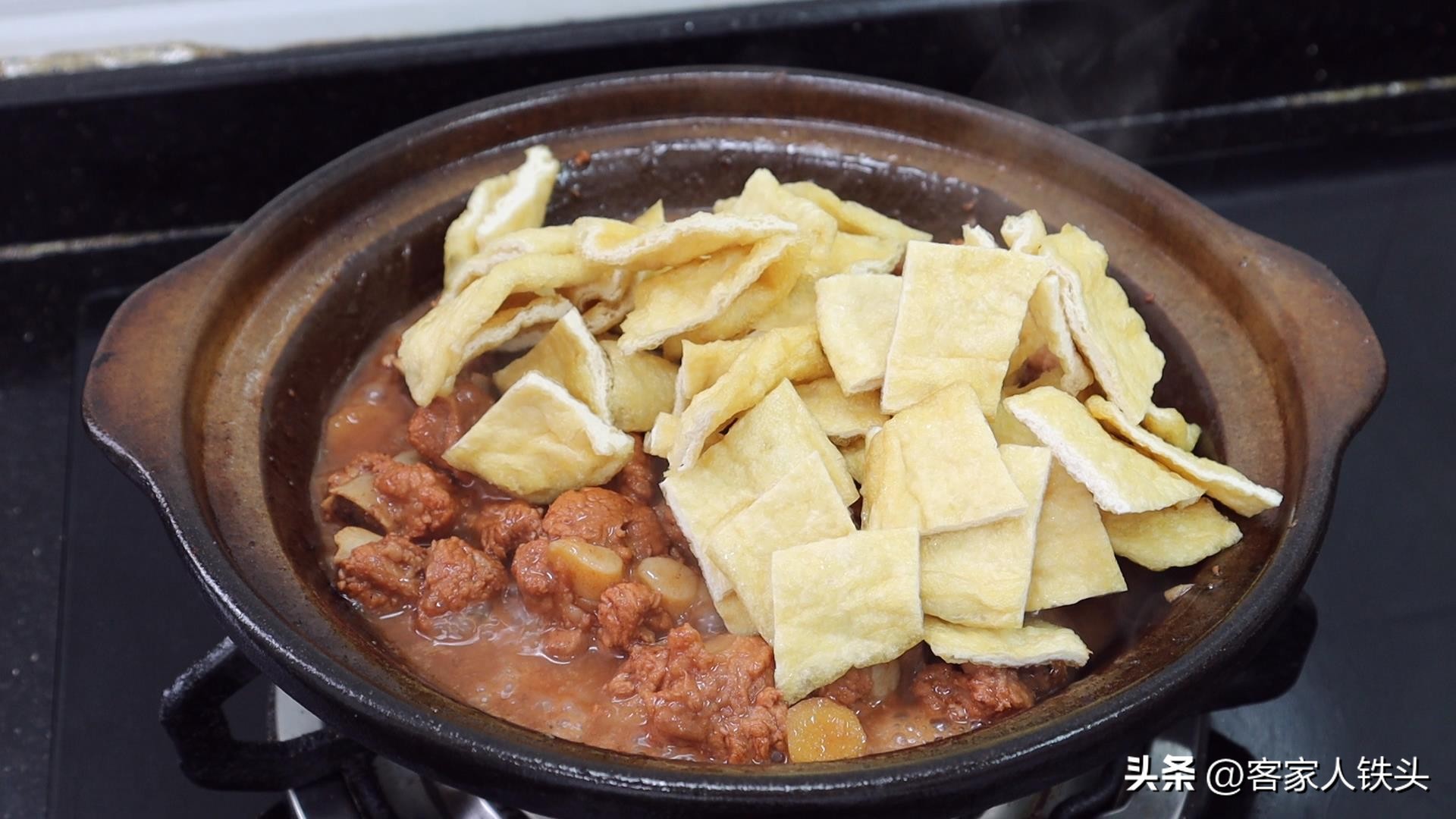 一锅熟排骨家常做法,原汁原味排骨煲