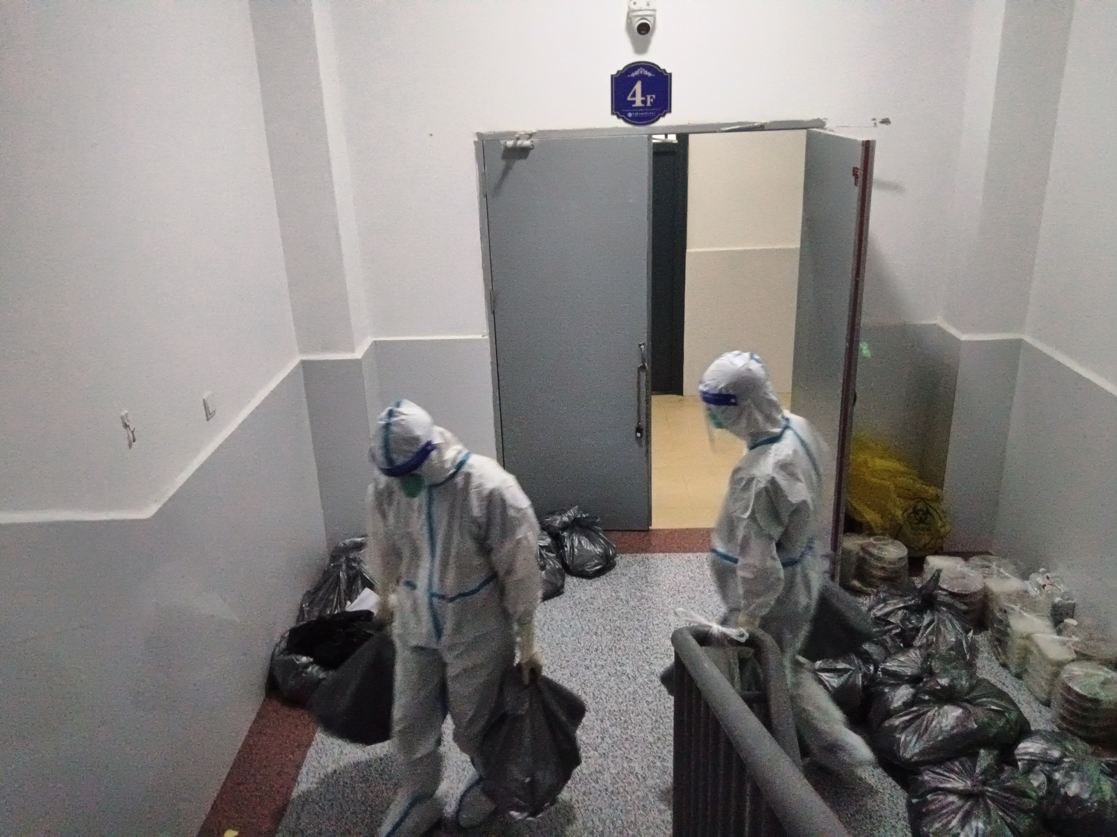 涓夊昂璁插彴鏁欎功鑲蹭汉鎶楃柅,涓夊昂璁插彴鍐欐槬绉嬫姉鐤垬鍦轰簤鍏堥攱