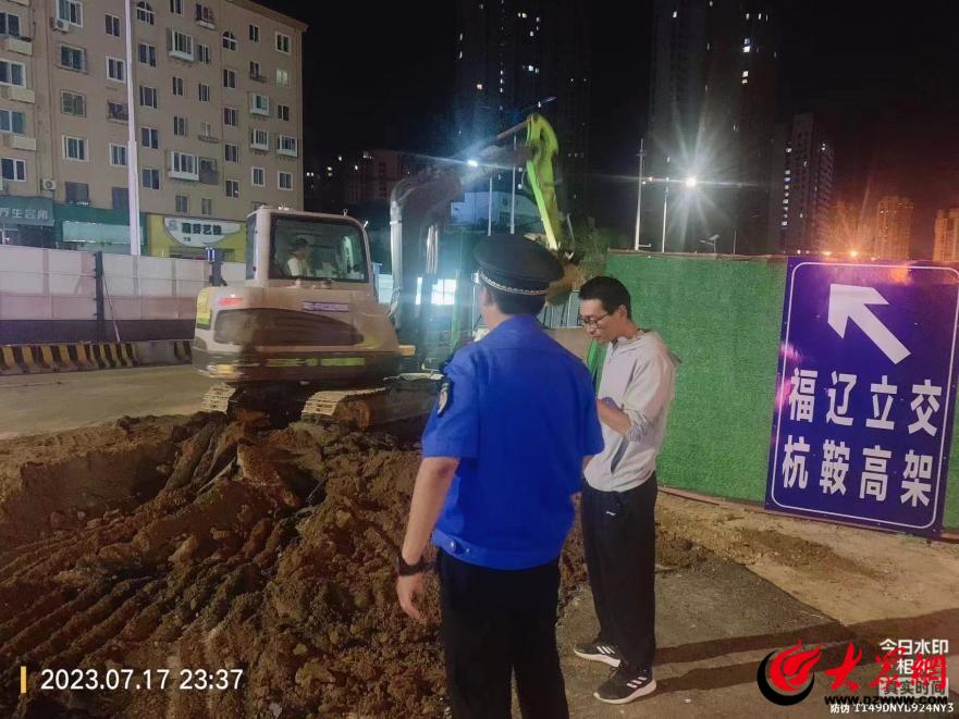 高温下的坚守让城市更文明,高温下的坚守环卫工人