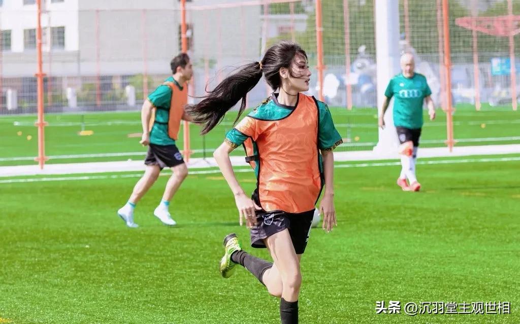 女足姜明佐颜值,姜明佐晒美照笑容甜美有梨涡