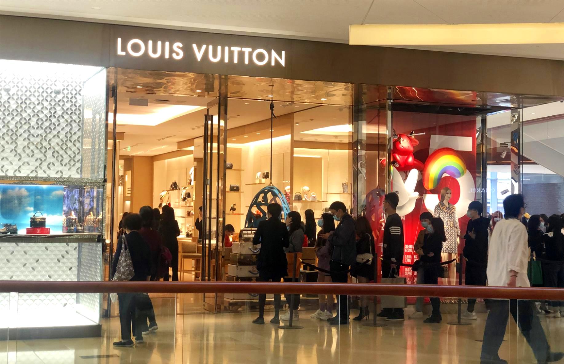 亏损7.8亿！FILA首次负增长，HM暴跌67%，服装行业何时能振作？