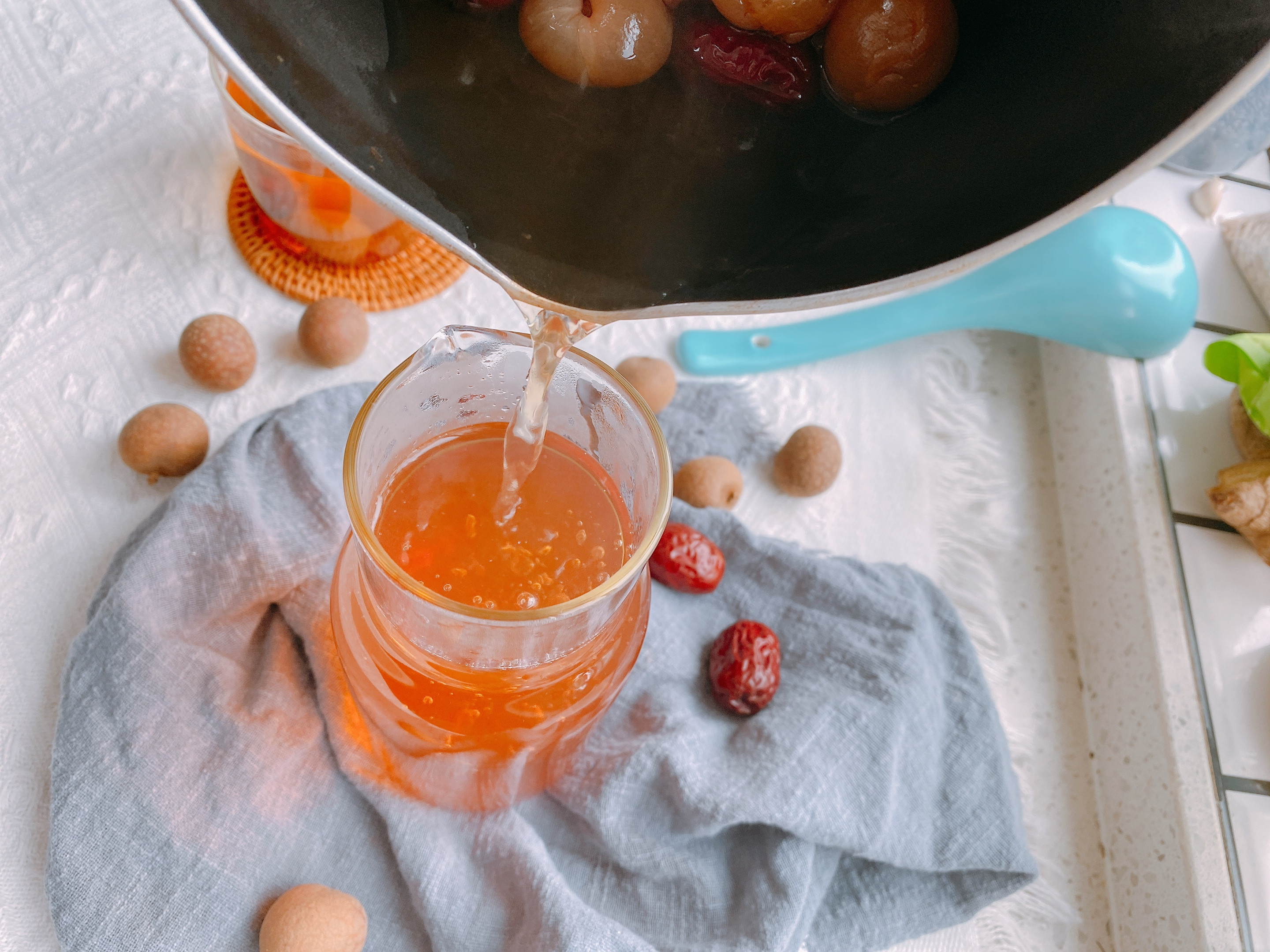 桂圆茶秋冬怎么煮水喝,冬天煮茶桂圆和什么配