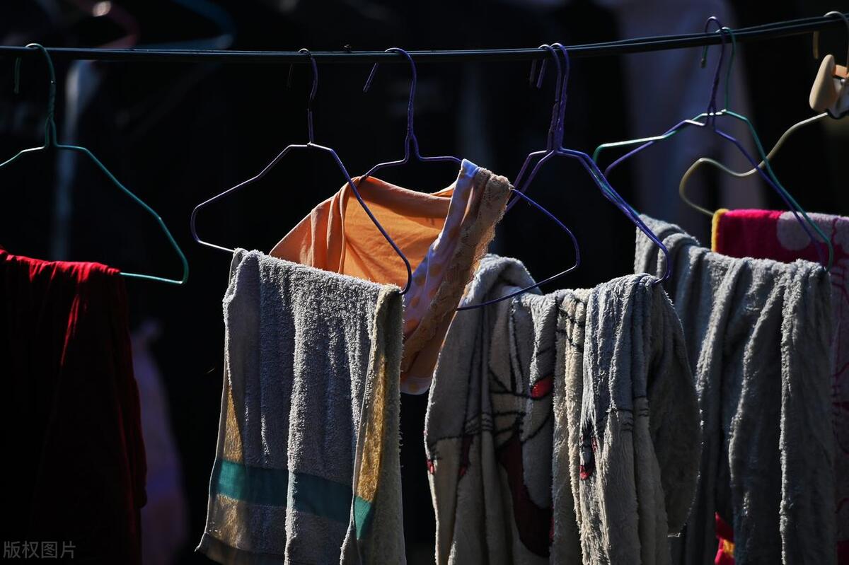 不穿的旧衣服怎么废物利用,家里不穿的旧衣服如何处理