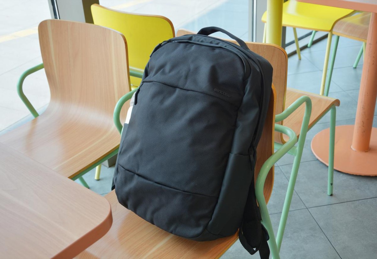 享受轻奢的都市出行，INCASECity商务通勤包让收纳变得更高效