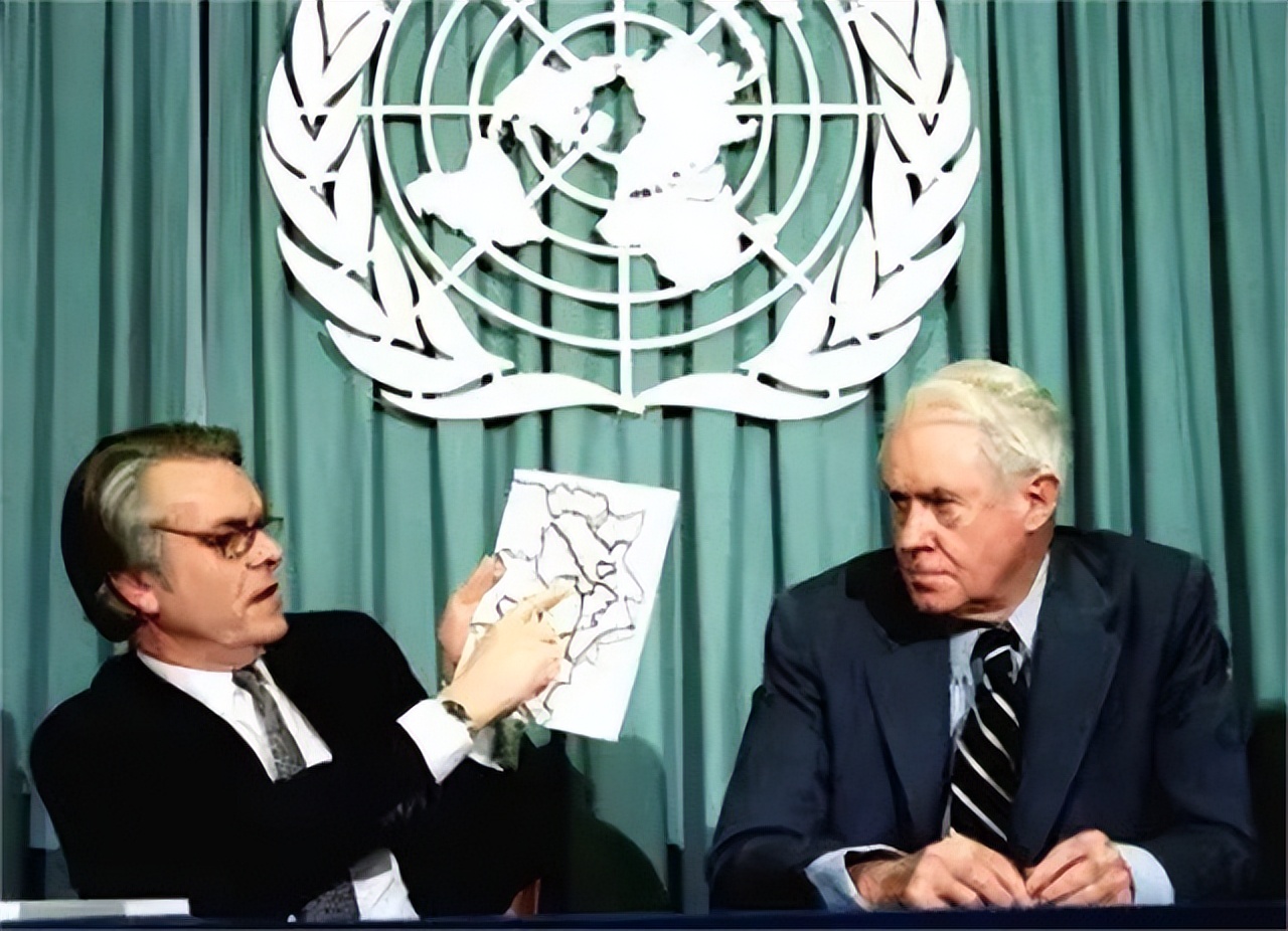 1977年美国务卿万斯访华碰了钉子，*小平邓**：干脆废约，撤军，断交