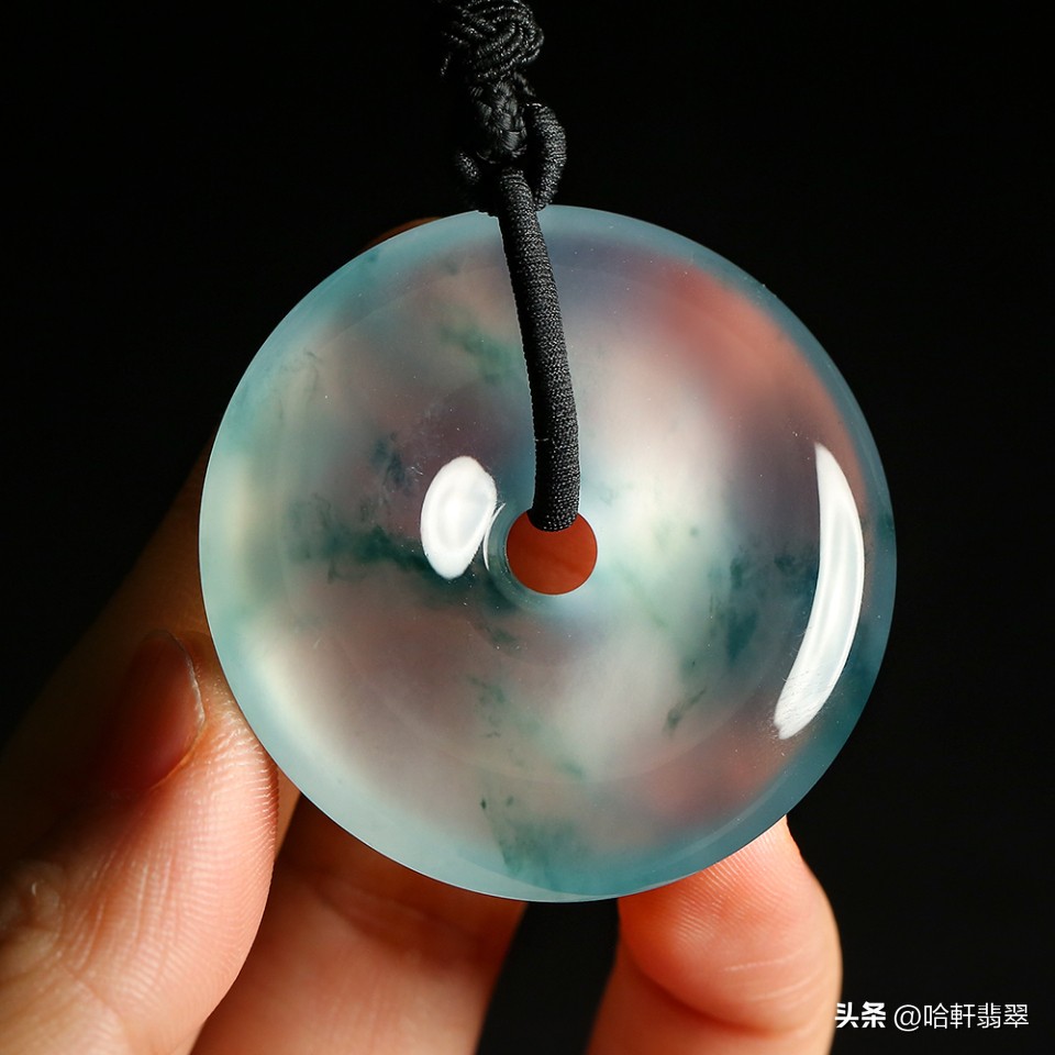 俄罗斯翡翠跟危料翡翠哪个好,俄料翡翠和危料翡翠的区别