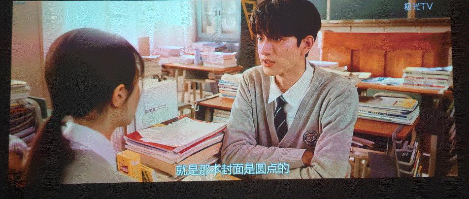 家里没空间怎么放投影仪,坚果智慧墙o1pro超短焦投影仪家用