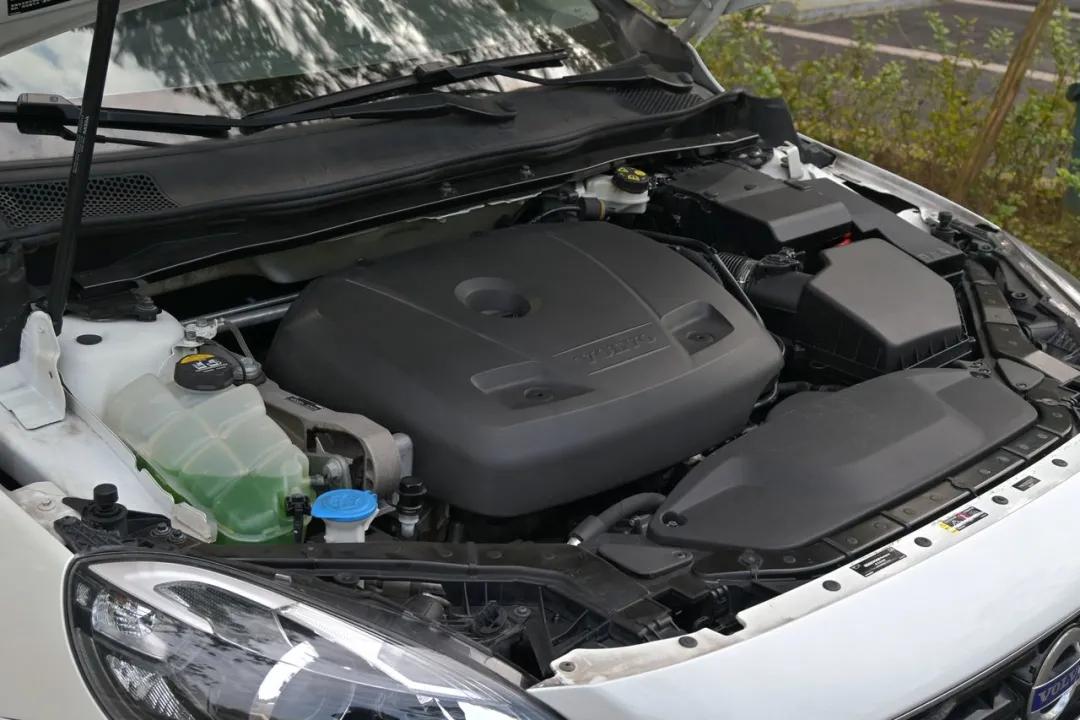 沃尔沃v40算钢炮吗,二手沃尔沃v402018款