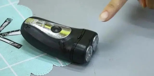 剃须刀变钝不要扔教你修复的方法,剃须刀钝了只需一张纸就能变锋利