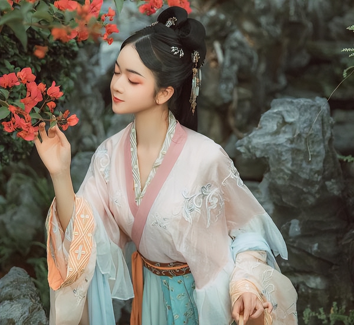 原创七律3首，写尽人间真情味。乐事今朝空赏菊，悲秋明日患思乡