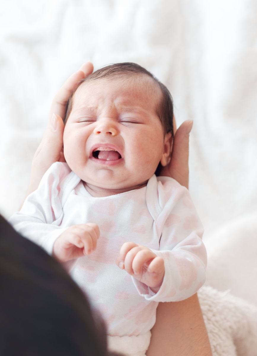 亲亲抱抱举高高？别！警惕乱摸把娃“摸坏了”