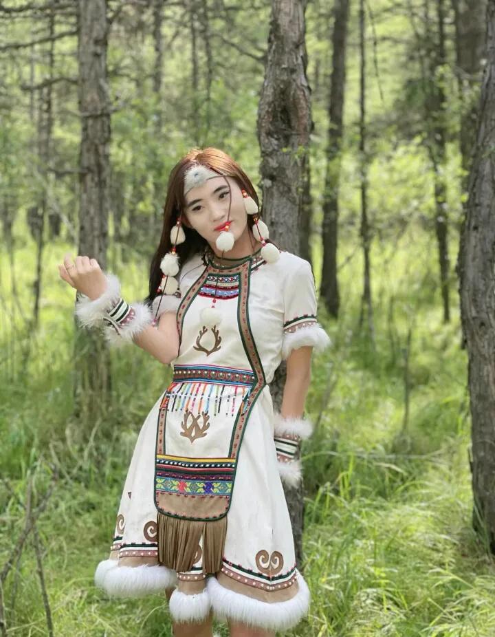 五十六个民族服饰合集满族,五十六个民族服饰视频