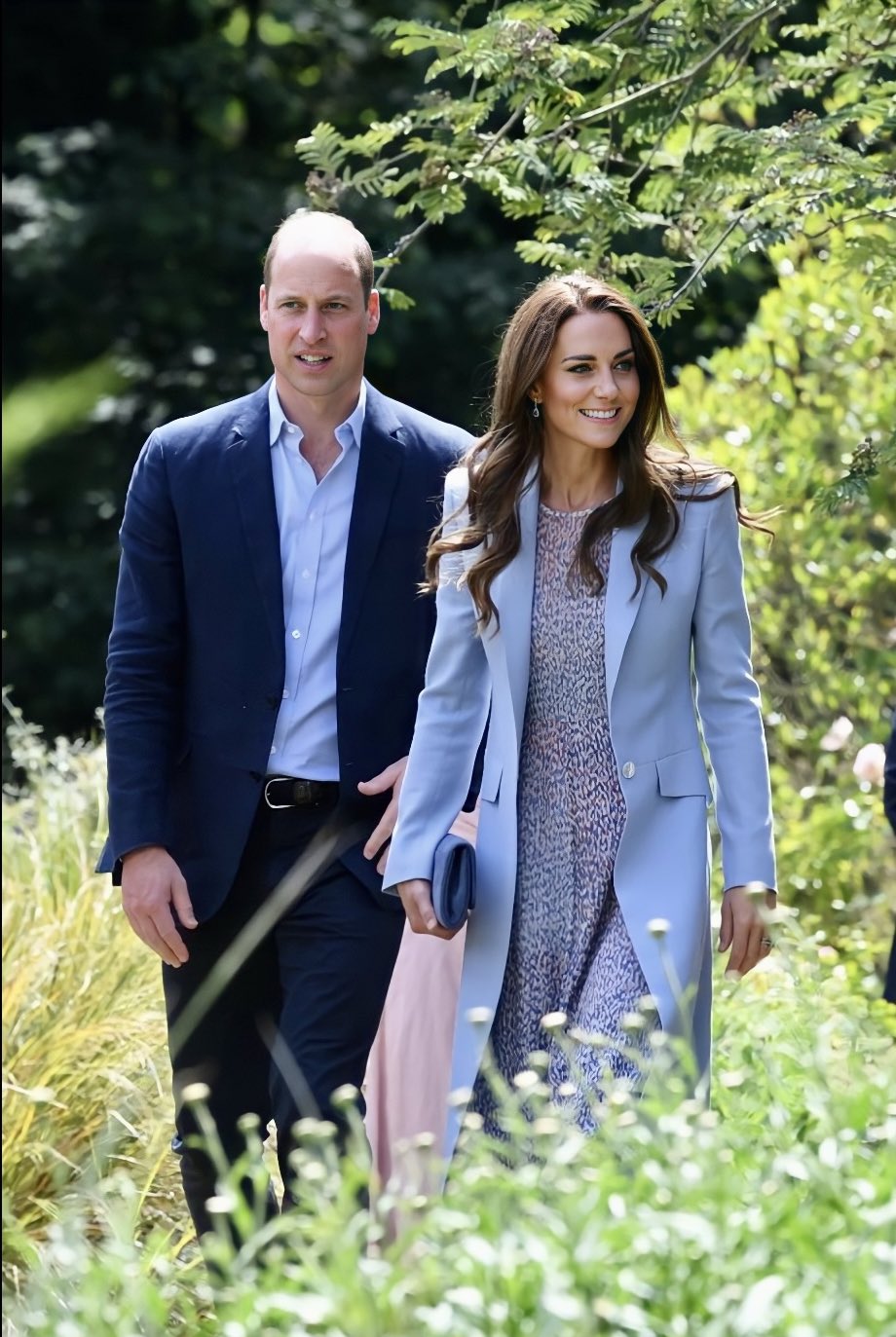 凯特大变单调着装,凯特王妃sw坡跟鞋