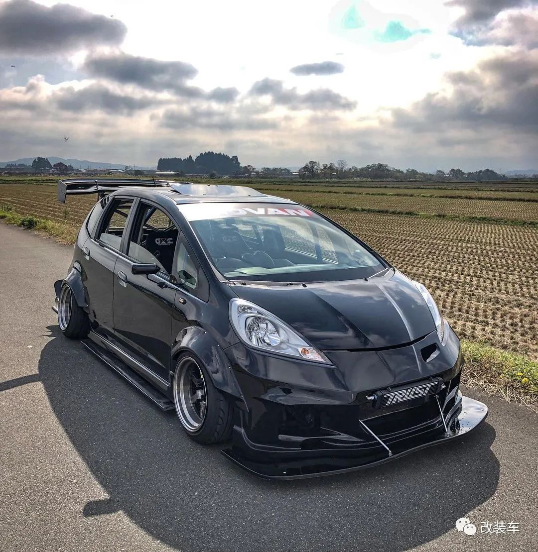 战斗范儿拉满的黑武士本田飞度GE和思域EG,兼顾素雅和张狂