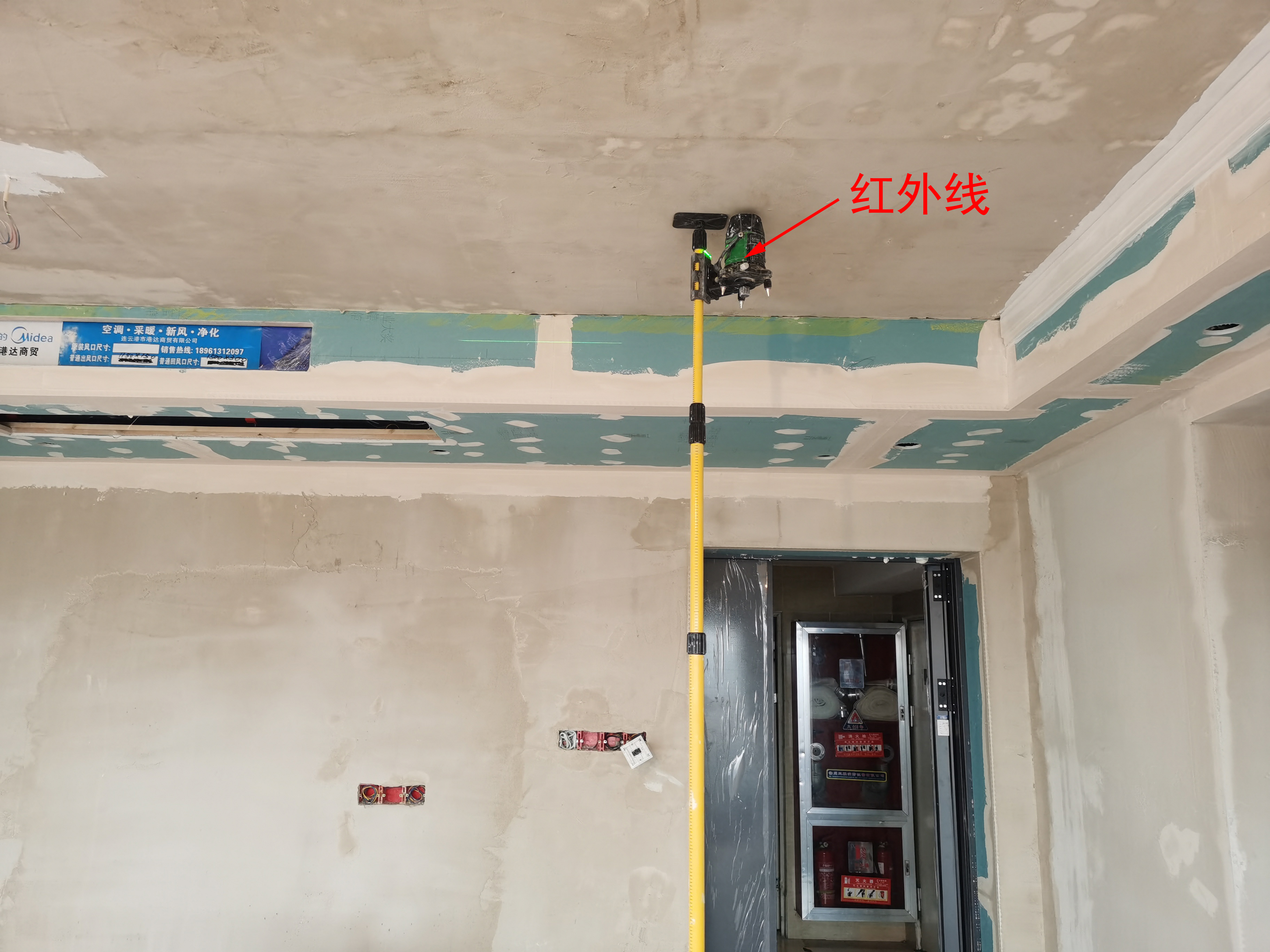 要想门套板不变形用什么背板好,房顶石膏线开裂要脱落怎么办