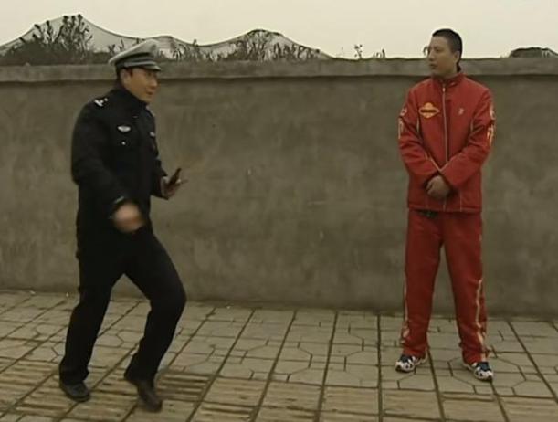 网红交警谭乔名场面,拯救无数司机的“网红交警”谭乔