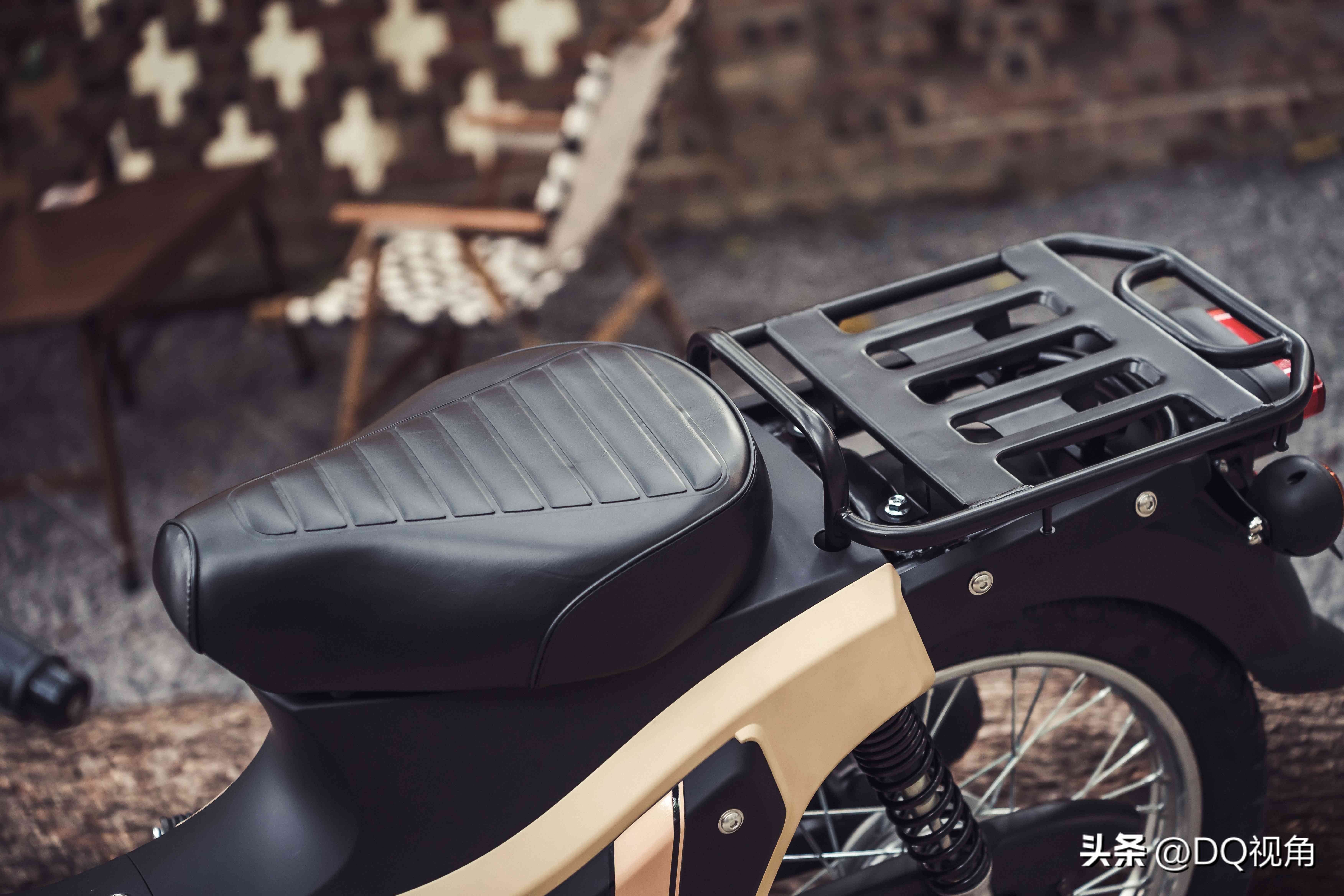 都市摩登新选择，颢晨穿越猫弯梁摩托，8.5L油箱前轮配ABS