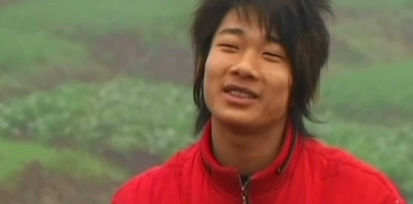 男子捡六十九枚金戒指,村民捡到67枚金戒指