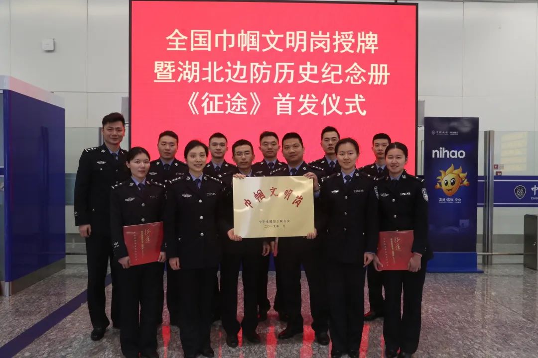 在武汉口岸,他时常与病毒不到一米的距离