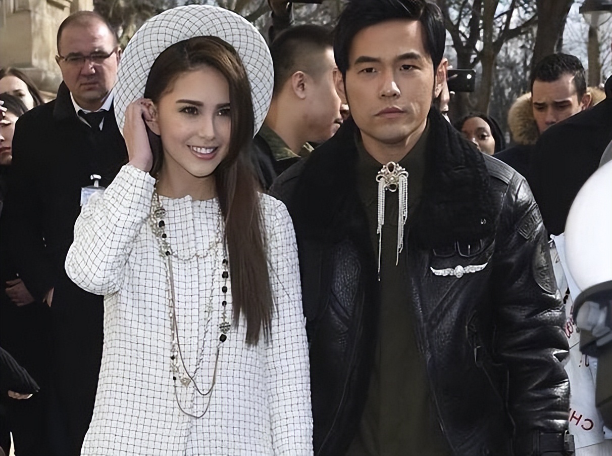 昆凌17岁遇见周杰伦21岁成天王嫂,昆凌17岁就被周杰伦追上视频