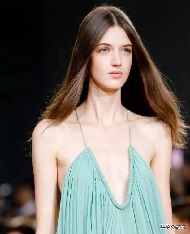 胸部略微下垂,胸部有时变大有时变小怎么回事