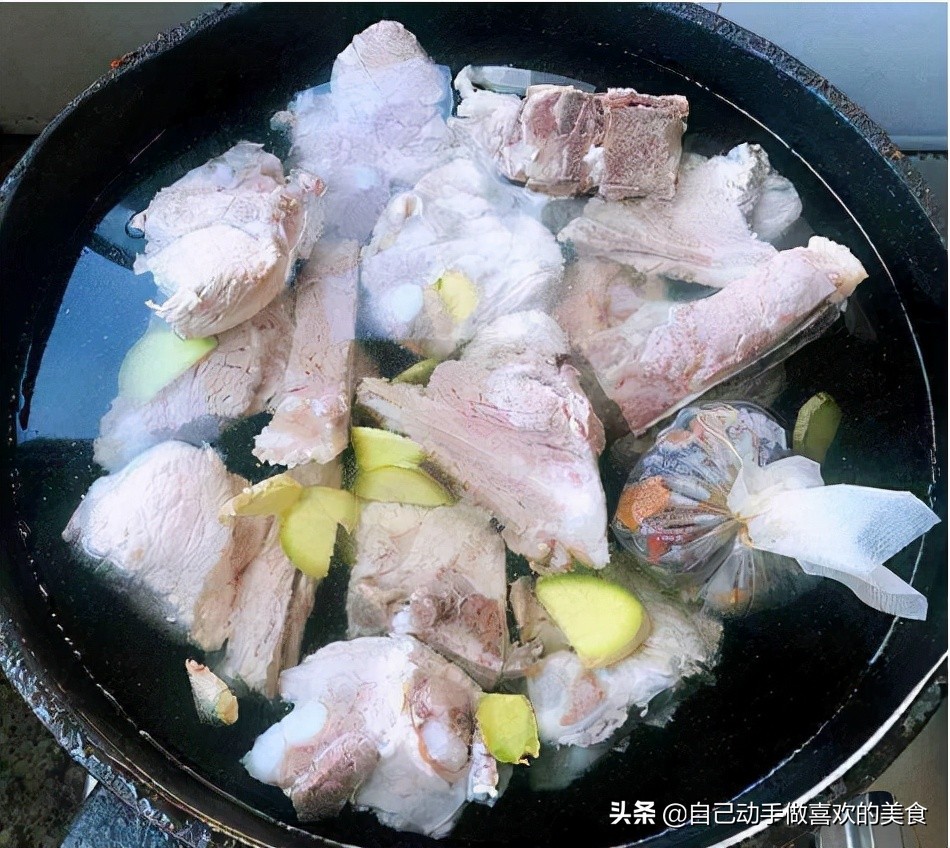 软糯的淮山排骨汤,超级美味营养的山药排骨汤的做法