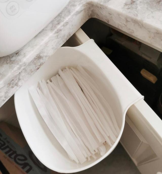 她拒绝断舍离，入住三年依旧把家收拾得井井有条，堪称教科书收纳