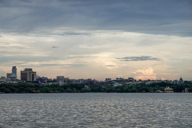 你见过这么美的西湖日落吗,看到了绝美的西湖日落