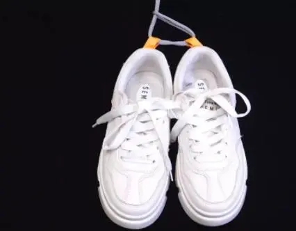 球鞋后跟有白色的小点点,球鞋尾巴的作用