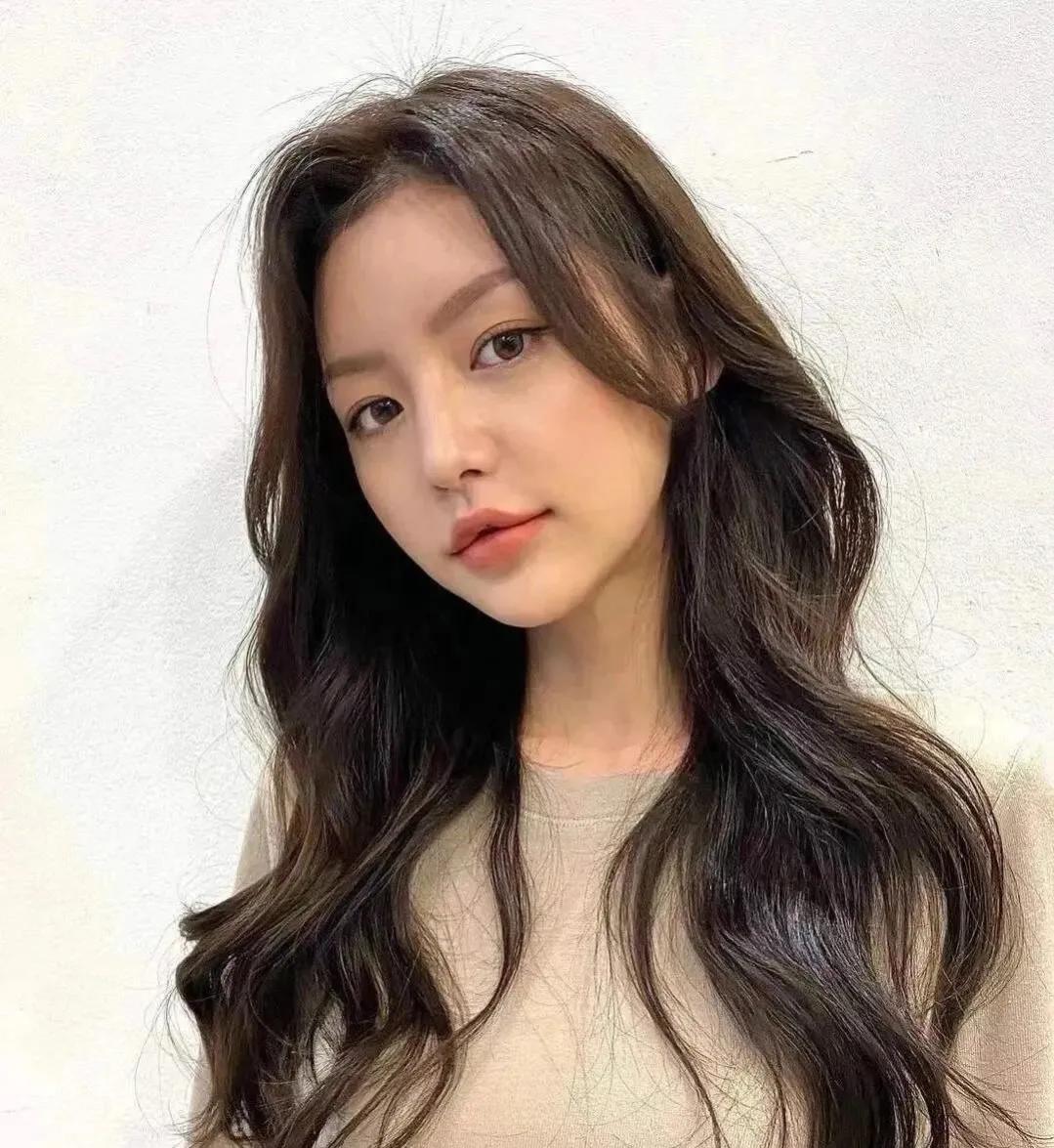 女生中长韩式浪漫气垫烫