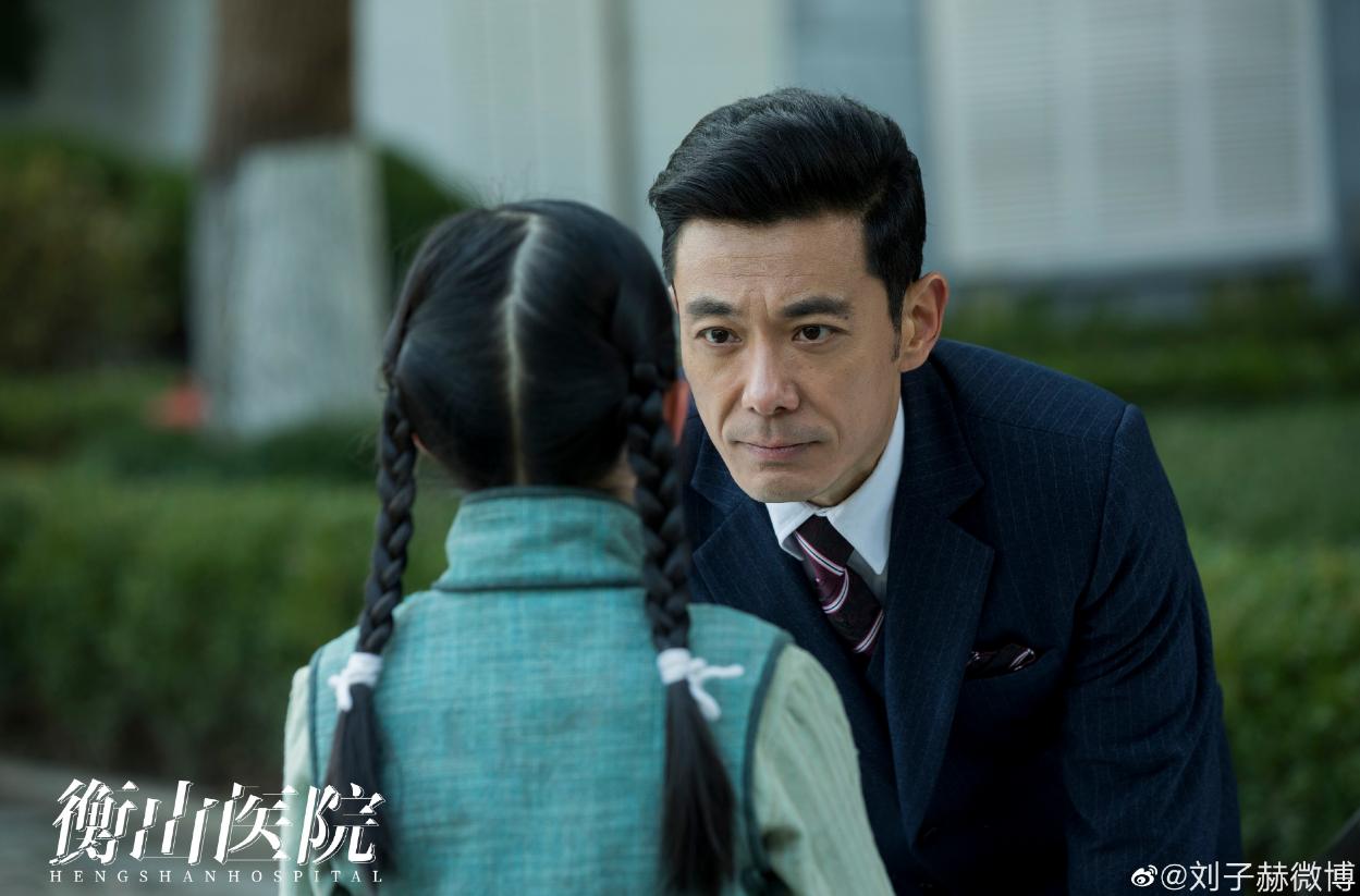 《后浪》补过头的朱老板扮演者，曾做过10年警察，用演技征服观众