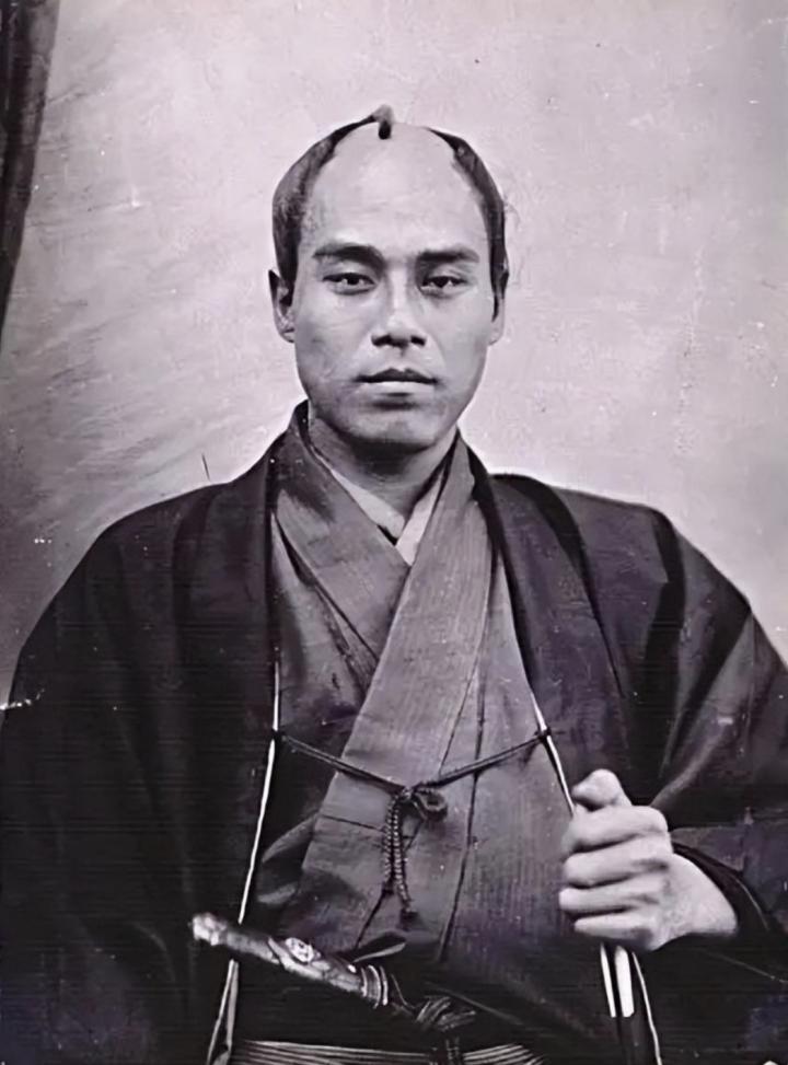 印在日本纸币上的人物,印在钞票上的男人