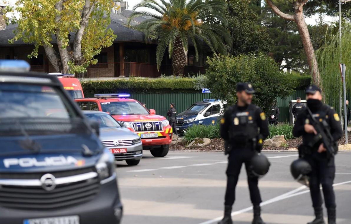 泽连斯基出访西方多国,泽连斯基向美国总统喊话援助