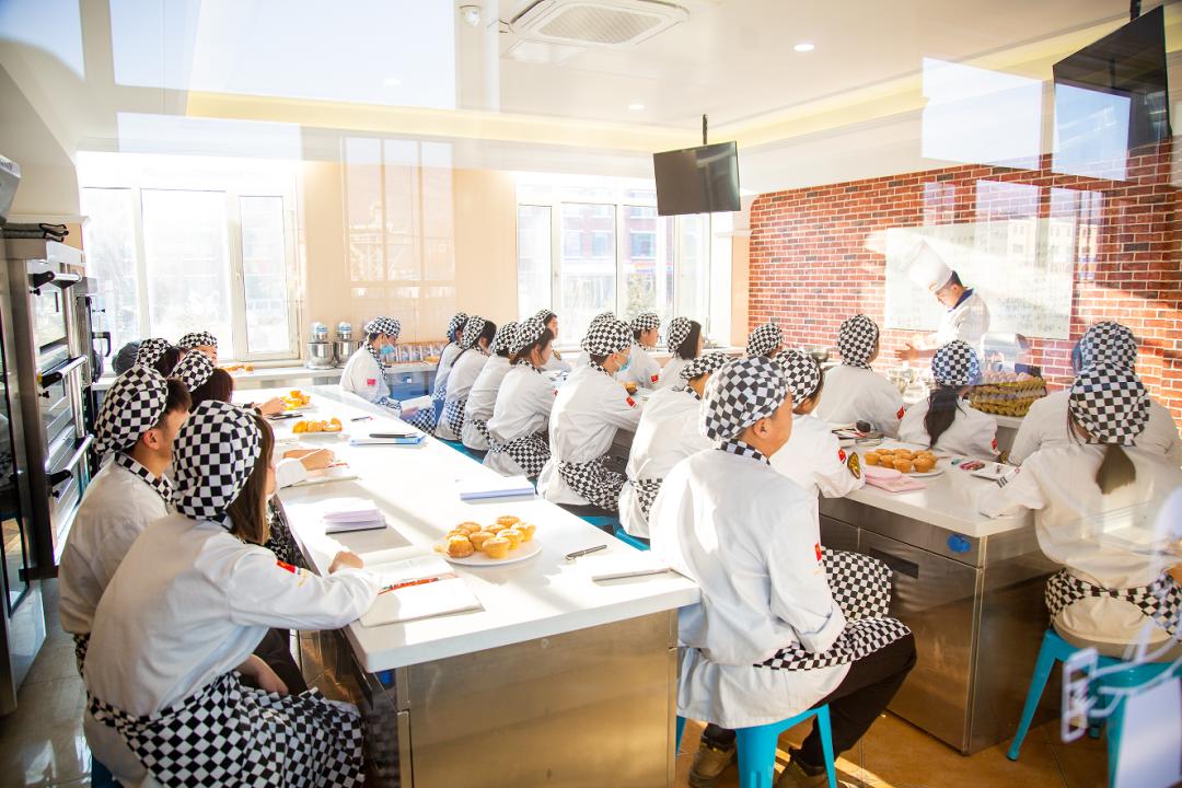 毕业选择先就业再择业,考研择校择业看哪些方面