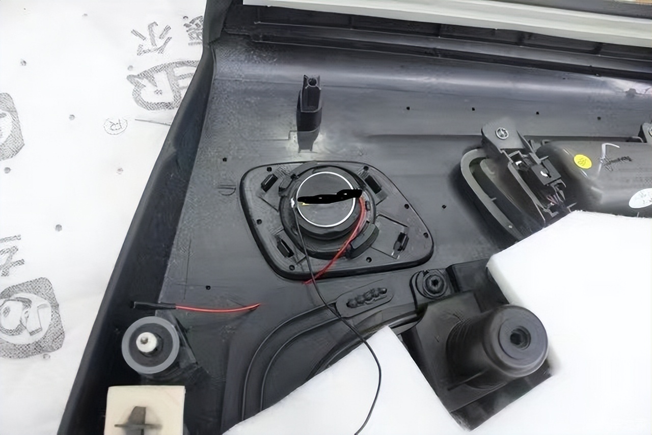 奥迪a6后门喇叭更换教程,2019款奥迪a6怎样加装音响喇叭