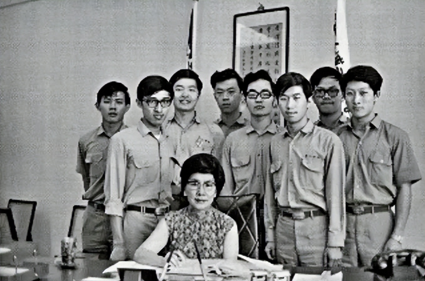 婆媳同命，不当贵妇成了强悍女掌门，扛起风华落尽的汽车王国