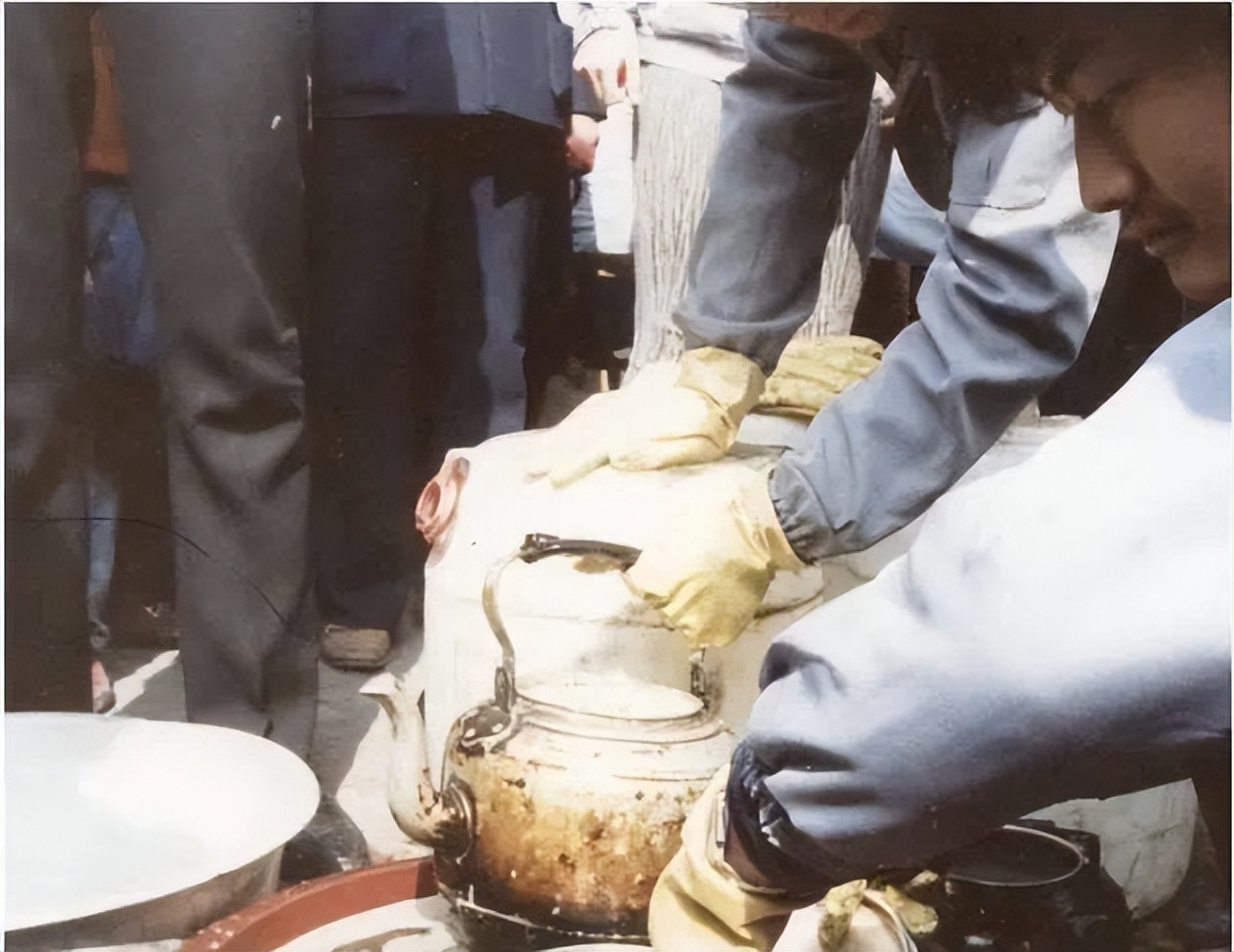 他26岁辞职创业，将企业做到世界500强，却把公司交给国家，为啥