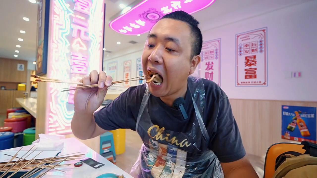 8块8的猪脑花已经熟了，单人餐9毛9，畅吃920个签