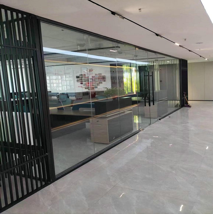 如何定制办公室玻璃隔断,办公室玻璃隔断固定方法