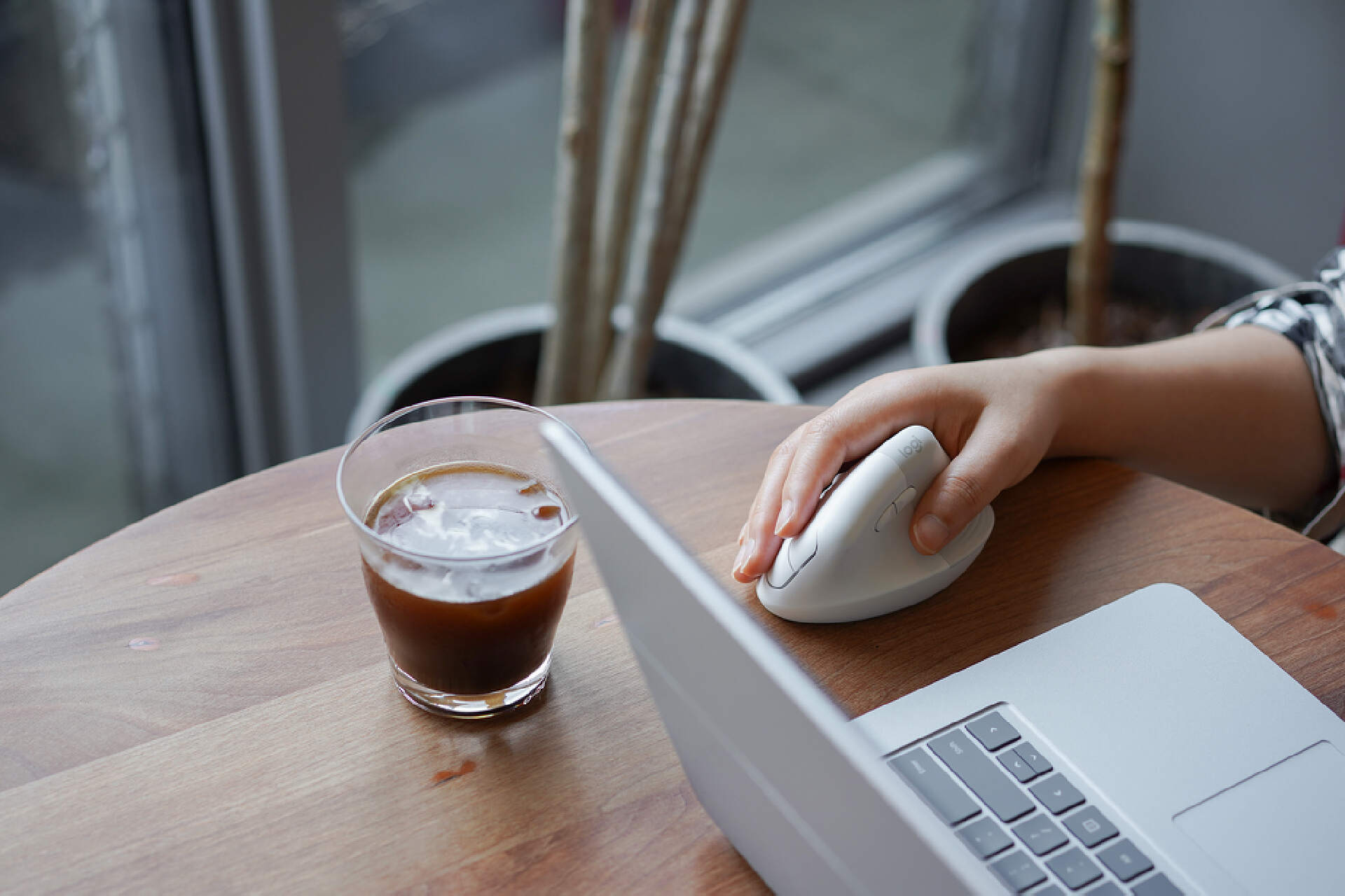 罗技m系列公认最好用鼠标,罗技liftvertical鼠标区别