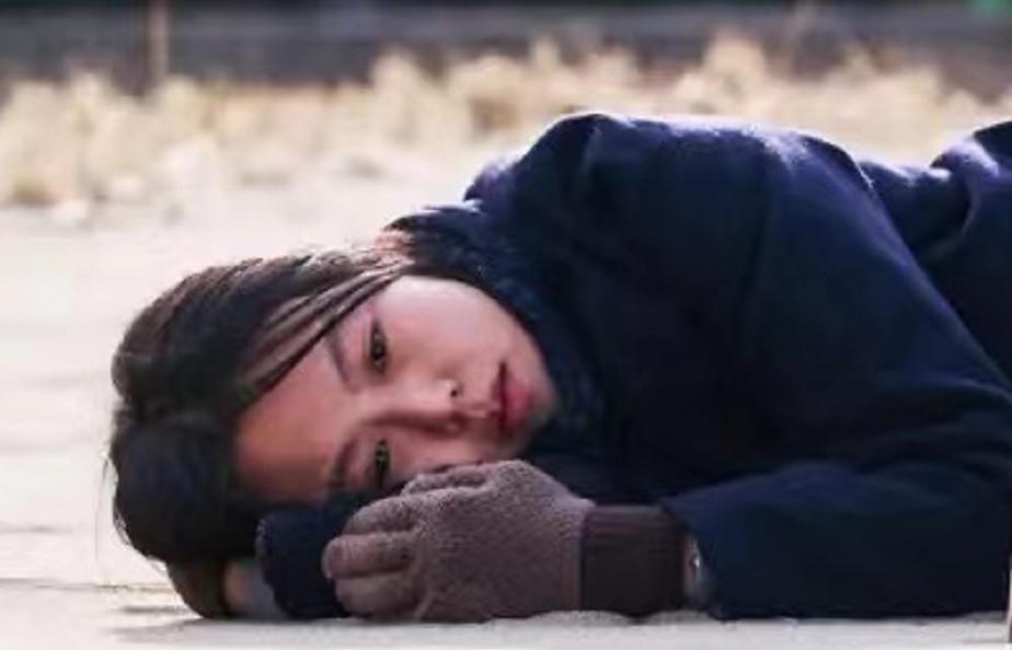 她是所有韩国男人的女神，却甘愿当小三嫁57岁导演，败尽多年名声