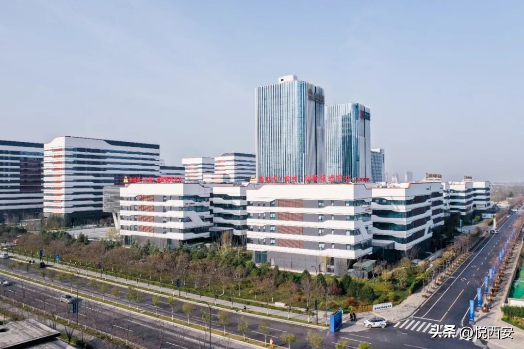 16号线通车+皇冠假日落地，重新解读西安这条新轴线