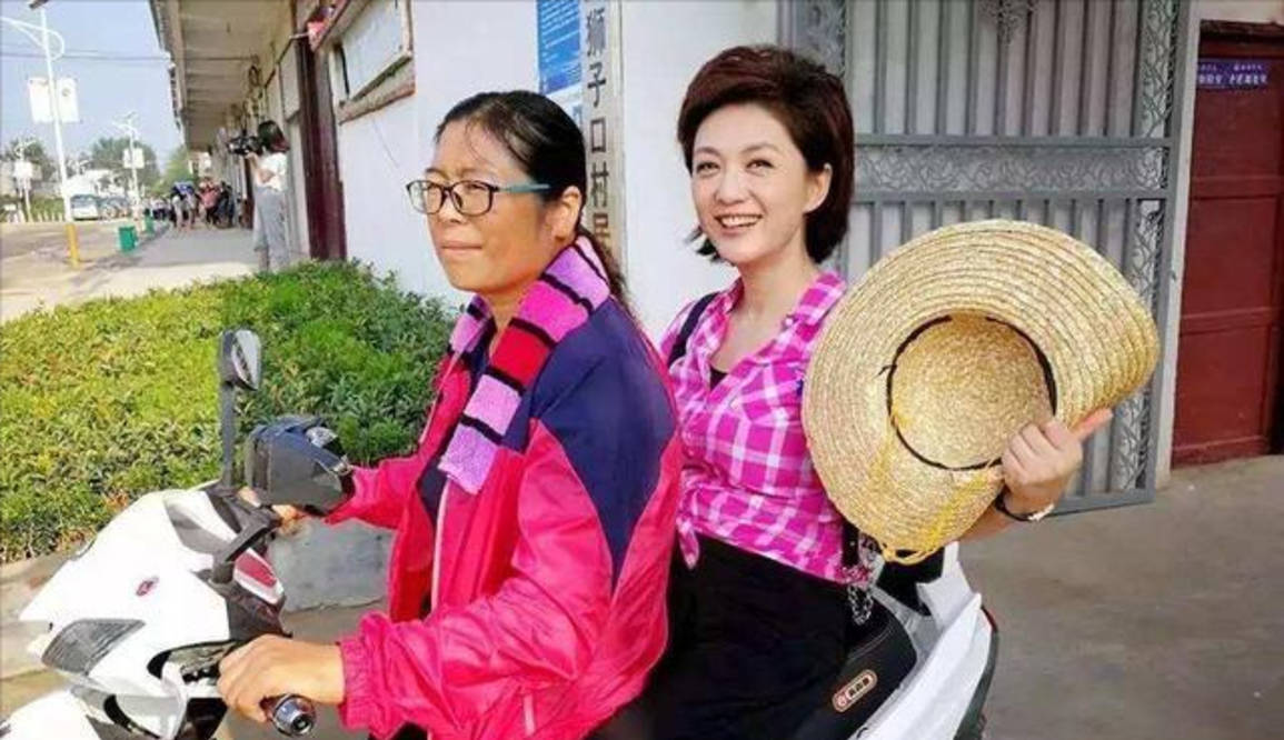 海霞妈妈年轻照片,48岁海霞的母亲