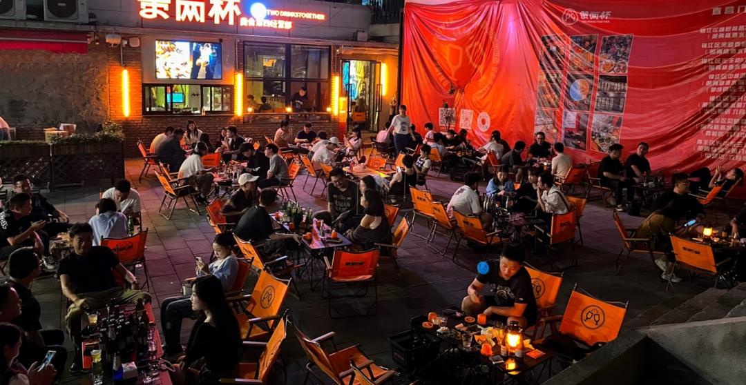 隘口突围：酒水经销商这三年，亲自下场做酒吧