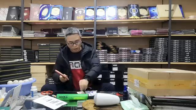 横板一面长胶一面用正胶好吗,横板两面是正胶可以比赛吗